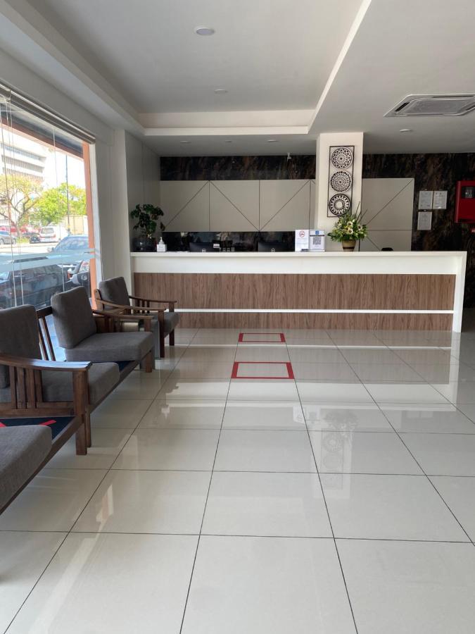 Walk In Hotel Кота-Кинабалу Экстерьер фото